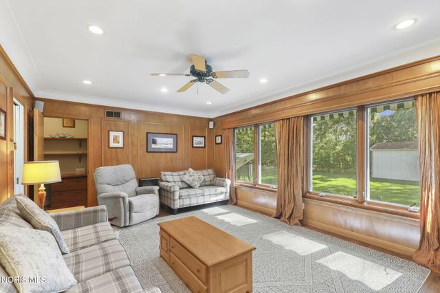 2128 Evergreen Road, Ottawa Hills, OH 43606