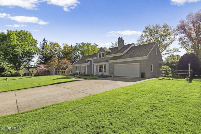 2128 Evergreen Road, Ottawa Hills, OH 43606