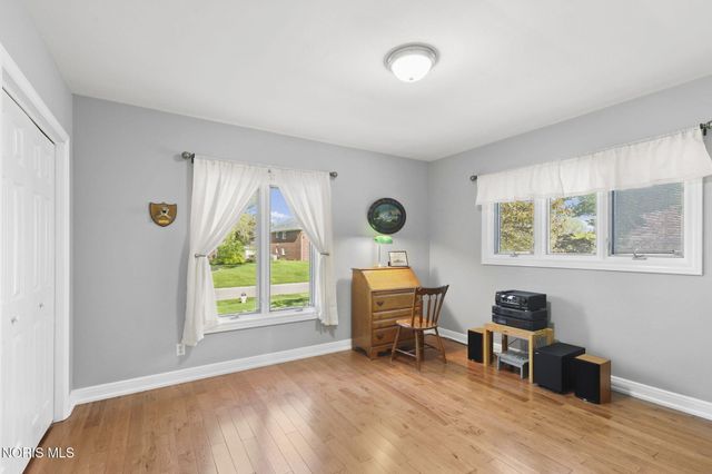 2128 Evergreen Road, Ottawa Hills, OH 43606