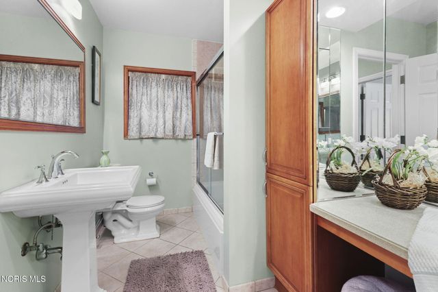 2128 Evergreen Road, Ottawa Hills, OH 43606