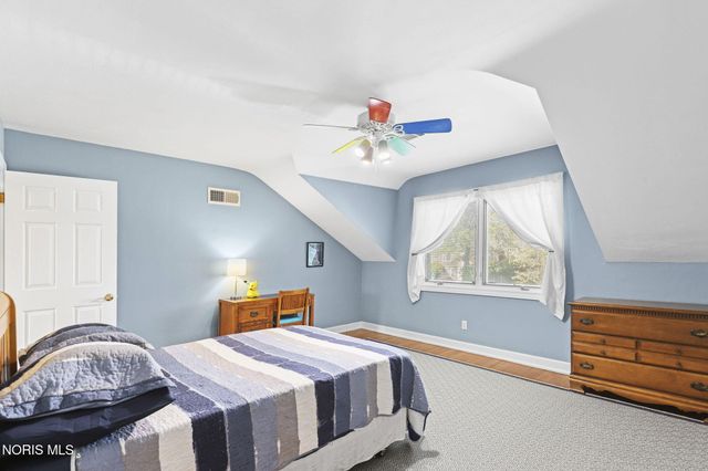 2128 Evergreen Road, Ottawa Hills, OH 43606