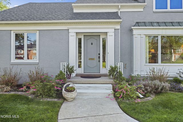 2128 Evergreen Road, Ottawa Hills, OH 43606