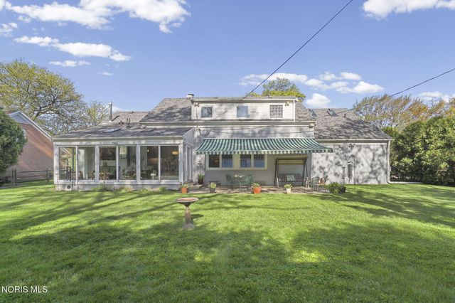 2128 Evergreen Road, Ottawa Hills, OH 43606