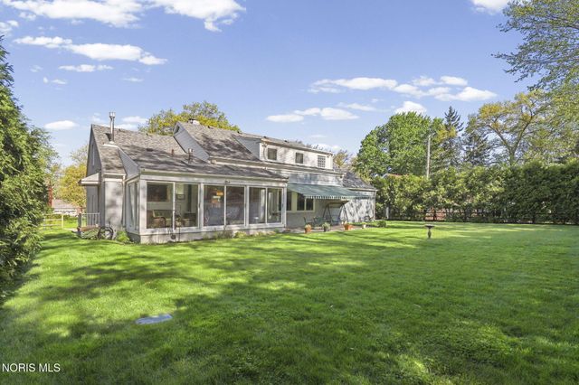 2128 Evergreen Road, Ottawa Hills, OH 43606