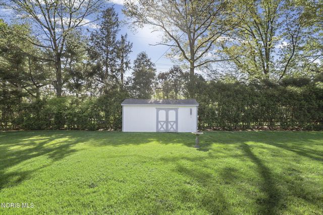 2128 Evergreen Road, Ottawa Hills, OH 43606
