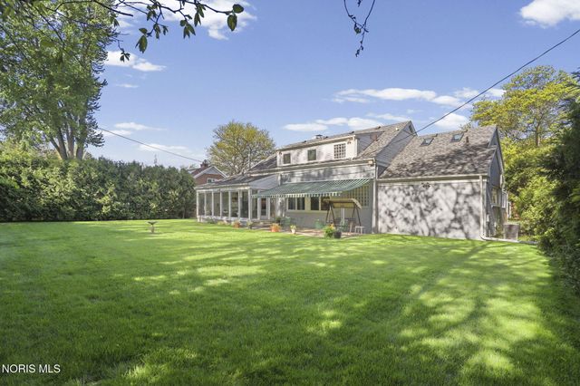 2128 Evergreen Road, Ottawa Hills, OH 43606