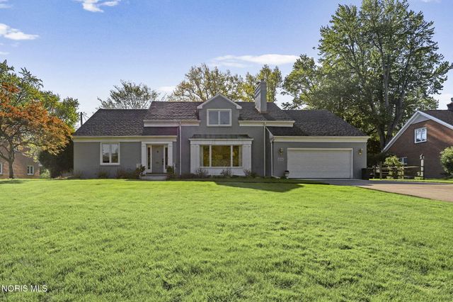 2128 Evergreen Road, Ottawa Hills, OH 43606