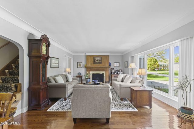 2128 Evergreen Road, Ottawa Hills, OH 43606