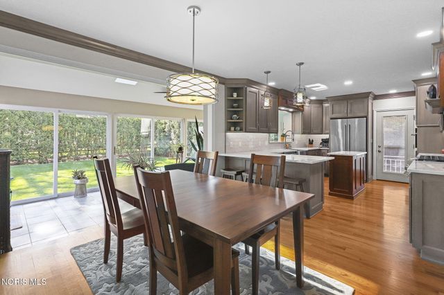 2128 Evergreen Road, Ottawa Hills, OH 43606