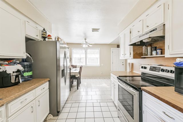 5610 Fallengate Drive, Spring, TX 77373