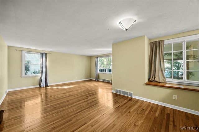 530 Meadowbrook Drive, Lewiston, NY 14092