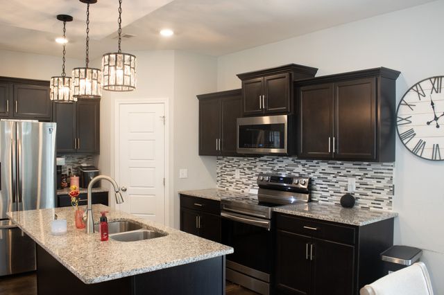 456 Kinslow Ct, Clarksville, TN 37040