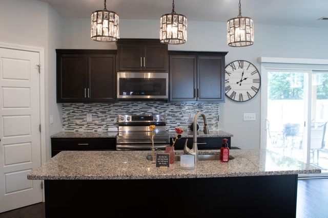 456 Kinslow Ct, Clarksville, TN 37040