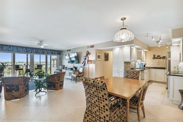 10355 PARADISE BOULEVARD 702, Treasure Island, FL 33706