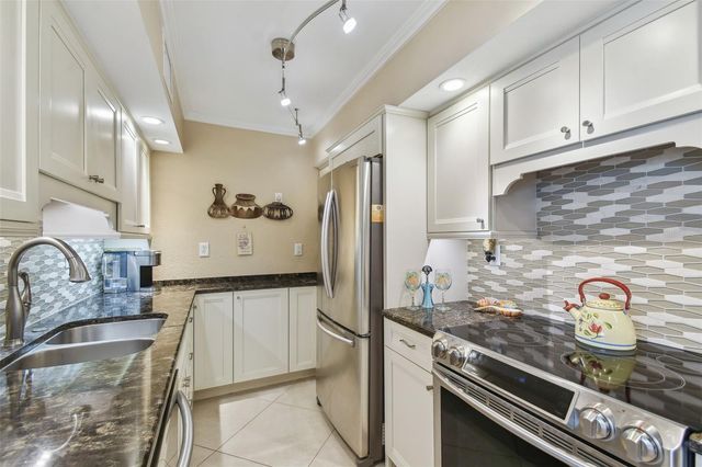 10355 PARADISE BOULEVARD 702, Treasure Island, FL 33706