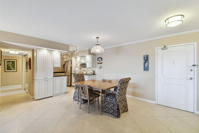 10355 PARADISE BOULEVARD 702, Treasure Island, FL 33706