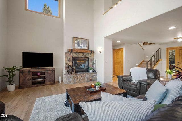 60780 Currant Way, Bend, OR 97702