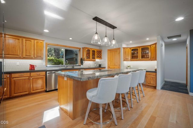 60780 Currant Way, Bend, OR 97702