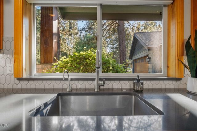 60780 Currant Way, Bend, OR 97702