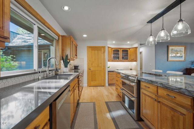 60780 Currant Way, Bend, OR 97702