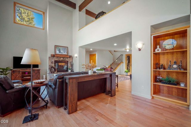 60780 Currant Way, Bend, OR 97702