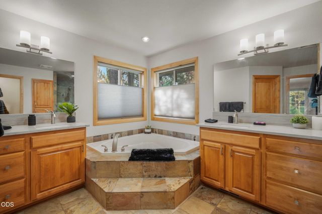 60780 Currant Way, Bend, OR 97702
