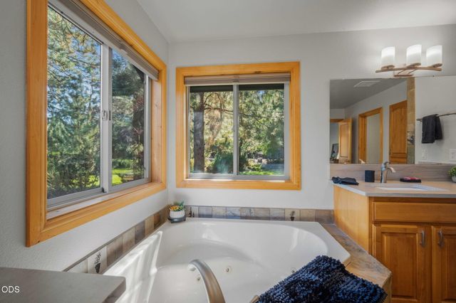 60780 Currant Way, Bend, OR 97702