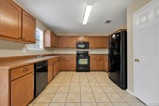 7534 Omega Vale, San Antonio, TX 78252