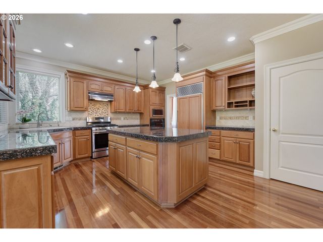 11075 Sw Cabot St, Beaverton, OR 97005