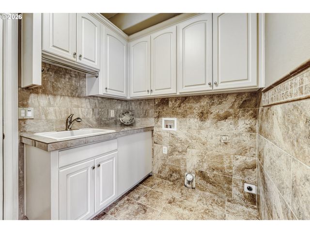 11075 Sw Cabot St, Beaverton, OR 97005