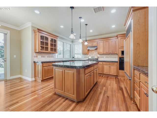 11075 Sw Cabot St, Beaverton, OR 97005