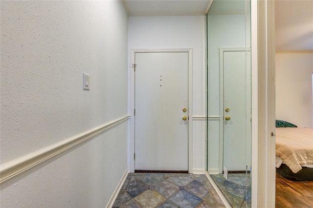 401 Lakeside Lane 106, Houston, TX 77058