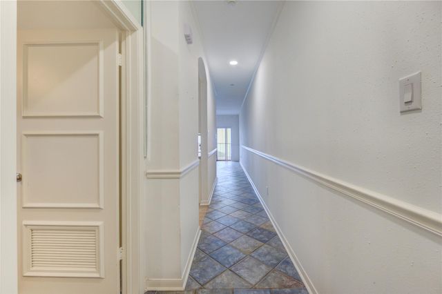 401 Lakeside Lane 106, Houston, TX 77058