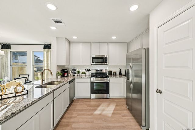 11307 Hollinger Circle, Converse, TX 78109