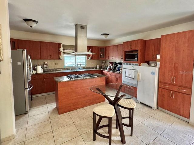 2 B-15, Gurabo, PR 00778