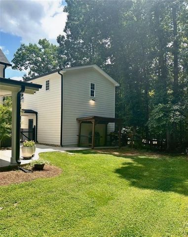 310 Persimmon Drive, Sharpsburg, GA 30277
