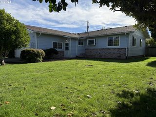 221 MUSSER St, Brookings, OR 97415