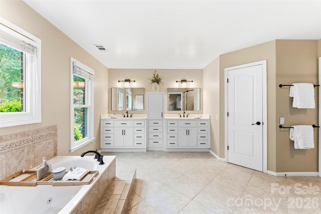 7337 Versailles Lane, Charlotte, NC 28277
