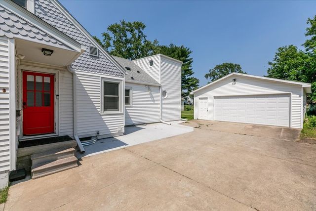 2325 61st Street, Des Moines, IA 50322