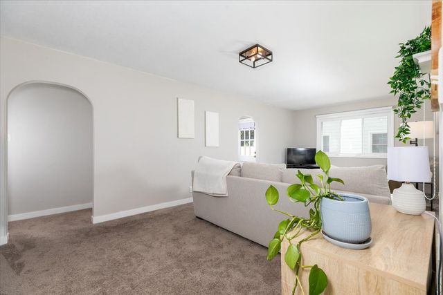 2325 61st Street, Des Moines, IA 50322