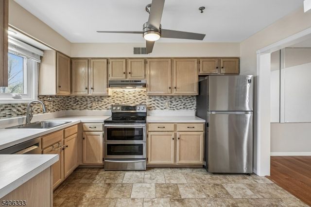 6 Domessina Ln C8, Caldwell Boro Twp., NJ 07006