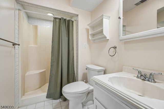 6 Domessina Ln C8, Caldwell Boro Twp., NJ 07006