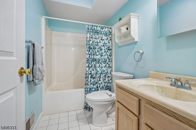 6 Domessina Ln C8, Caldwell Boro Twp., NJ 07006