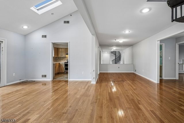 6 Domessina Ln C8, Caldwell Boro Twp., NJ 07006