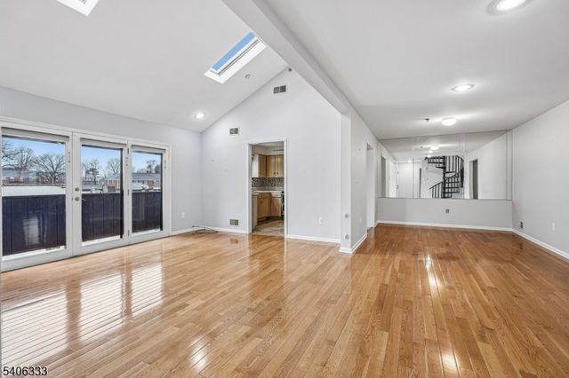 6 Domessina Ln C8, Caldwell Boro Twp., NJ 07006