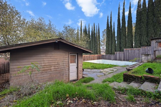 2233 Vista Avenue, Redding, CA 96001