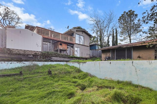 2233 Vista Avenue, Redding, CA 96001