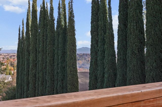 2233 Vista Avenue, Redding, CA 96001