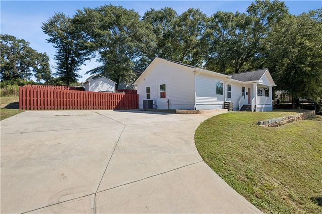 112 E Stephens Street, Winder, GA 30680