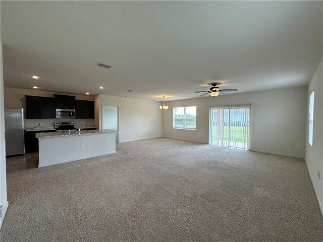 2725 Granville Manor SW, Vero Beach, FL 32968